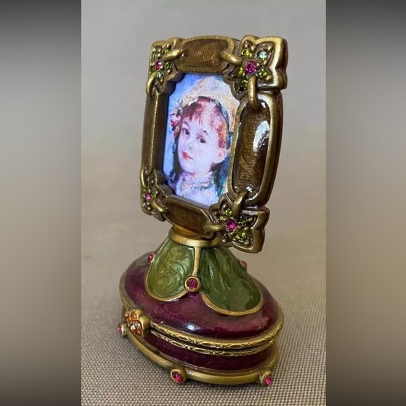 Rare Jay Strongwater Jeweled Enameled Trinket Box with Picture Frame
NEW 
5052 - Picture 2 of 8